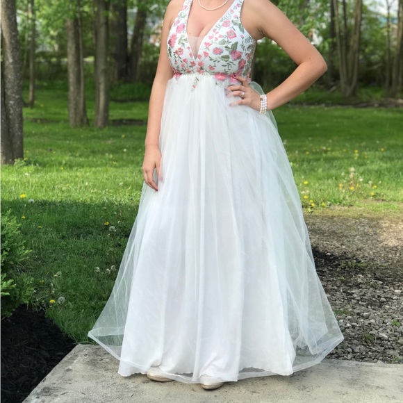 Prom dress - Picture 1 of 3